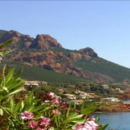 Agay Plage 9 شقة *